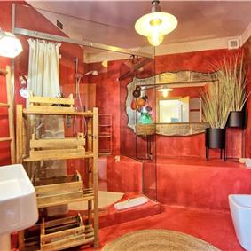 5 bedroom villa with pool and tennis court near San Gimignano, sleeps 10